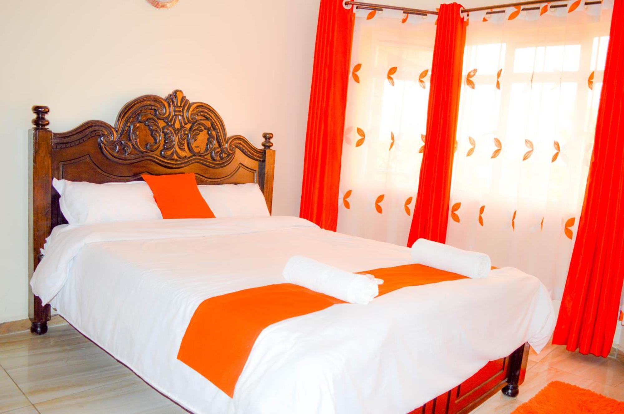 Roma - Prestigious Lifestyle 2 Bedroom Ensuite Opp Garden Mall Apartment *