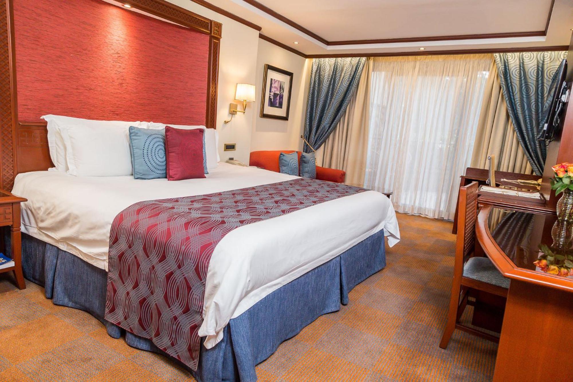 Serena Hotel 5*