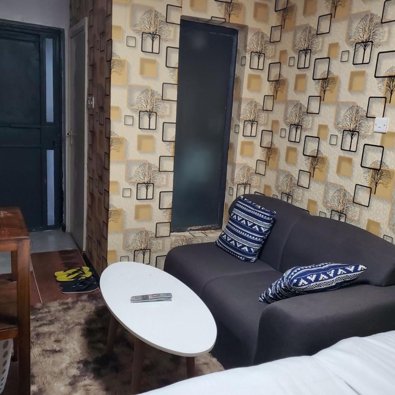Apartment Lovely & Cozy Compact Studio Near Airport With Rooftop View *