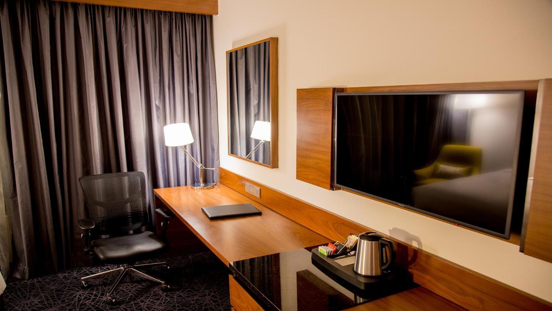 Hilton Garden Airport Hotel 4*