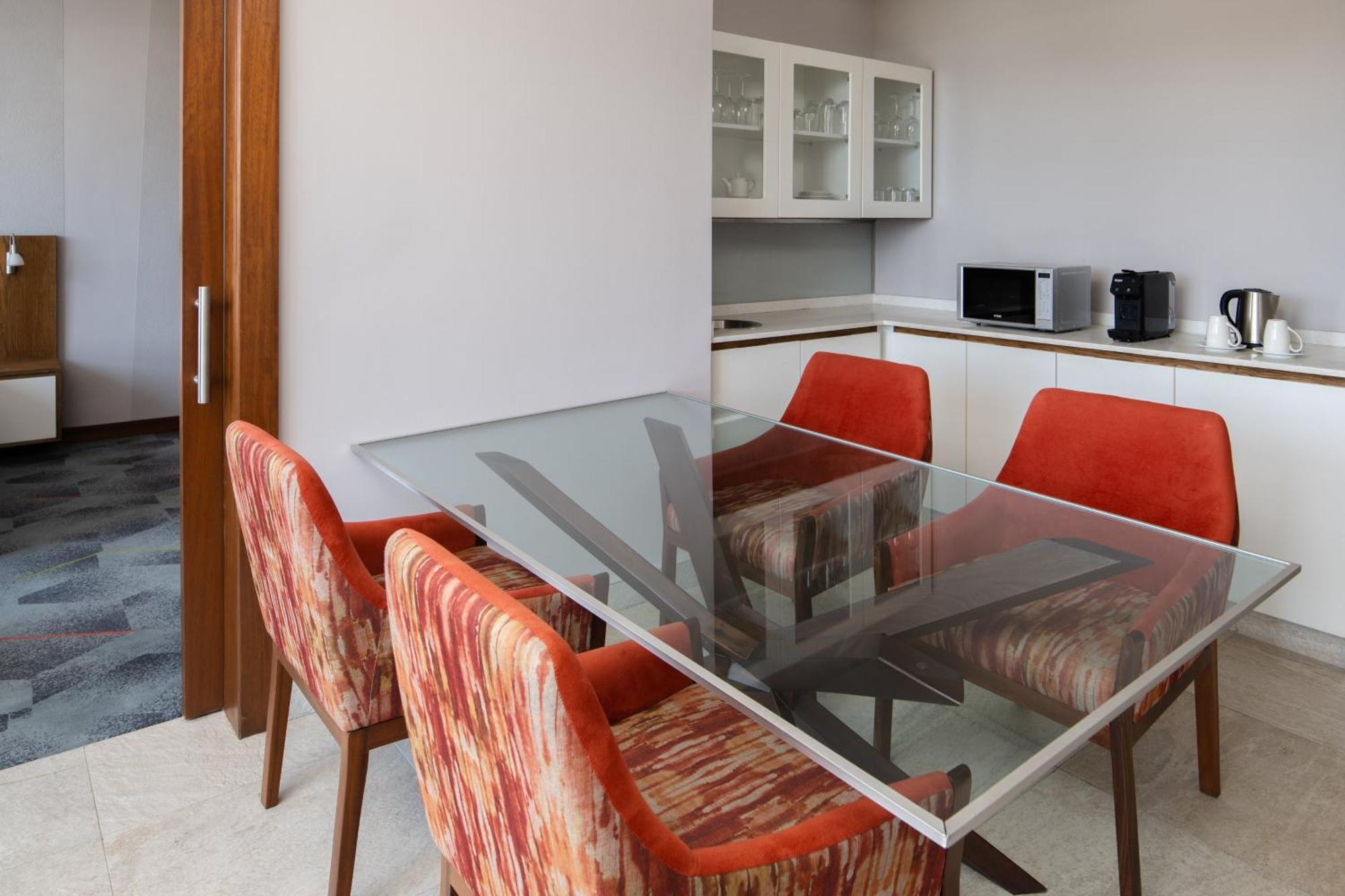 - Two Rivers Mall By Ihg Hotel 4*