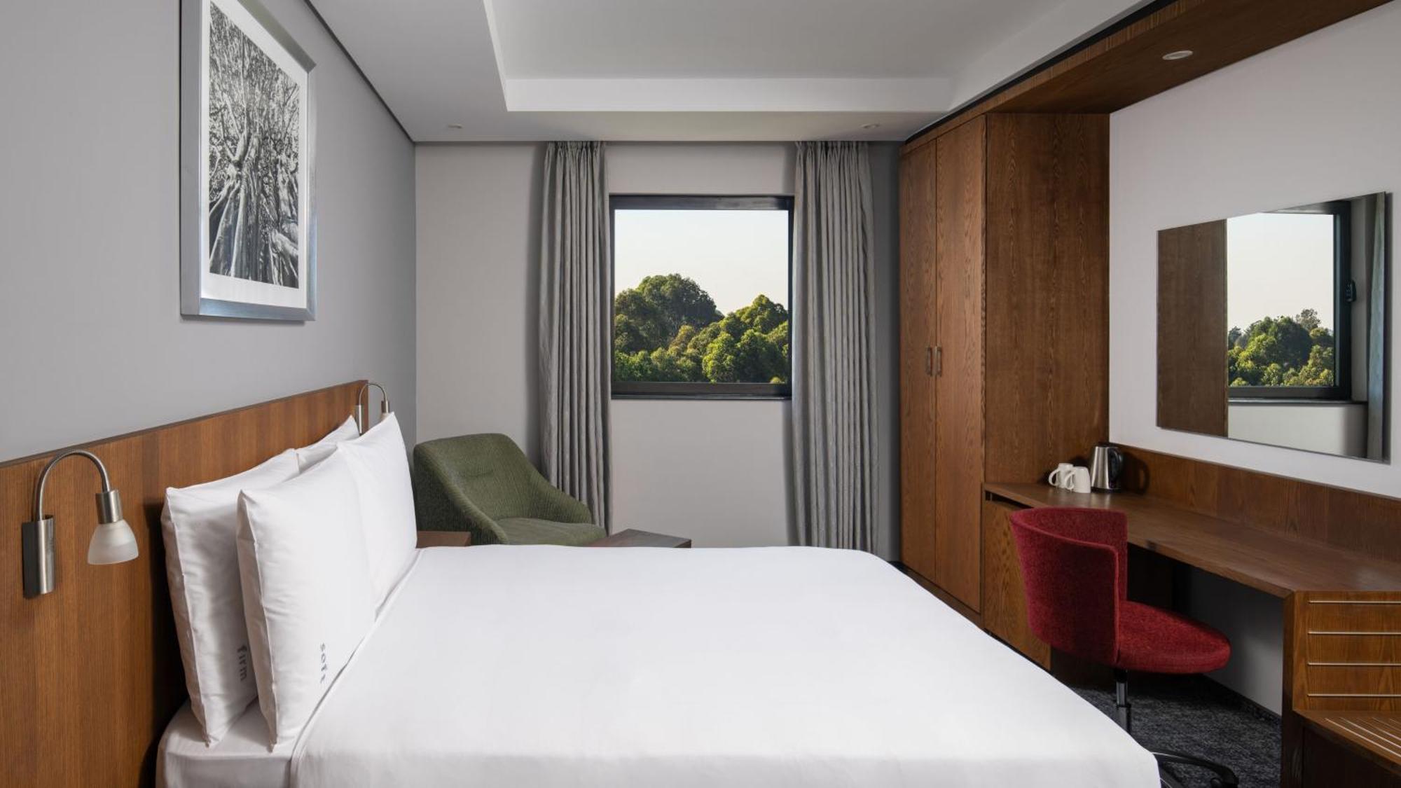 - Two Rivers Mall By Ihg 4*