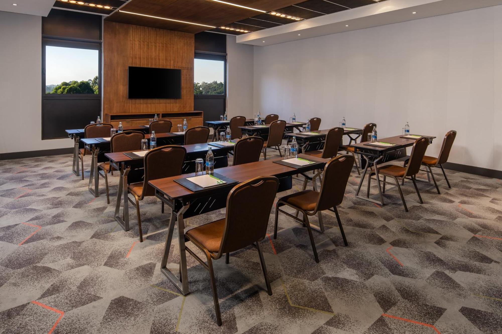 - Two Rivers Mall By Ihg 4* Nairobi