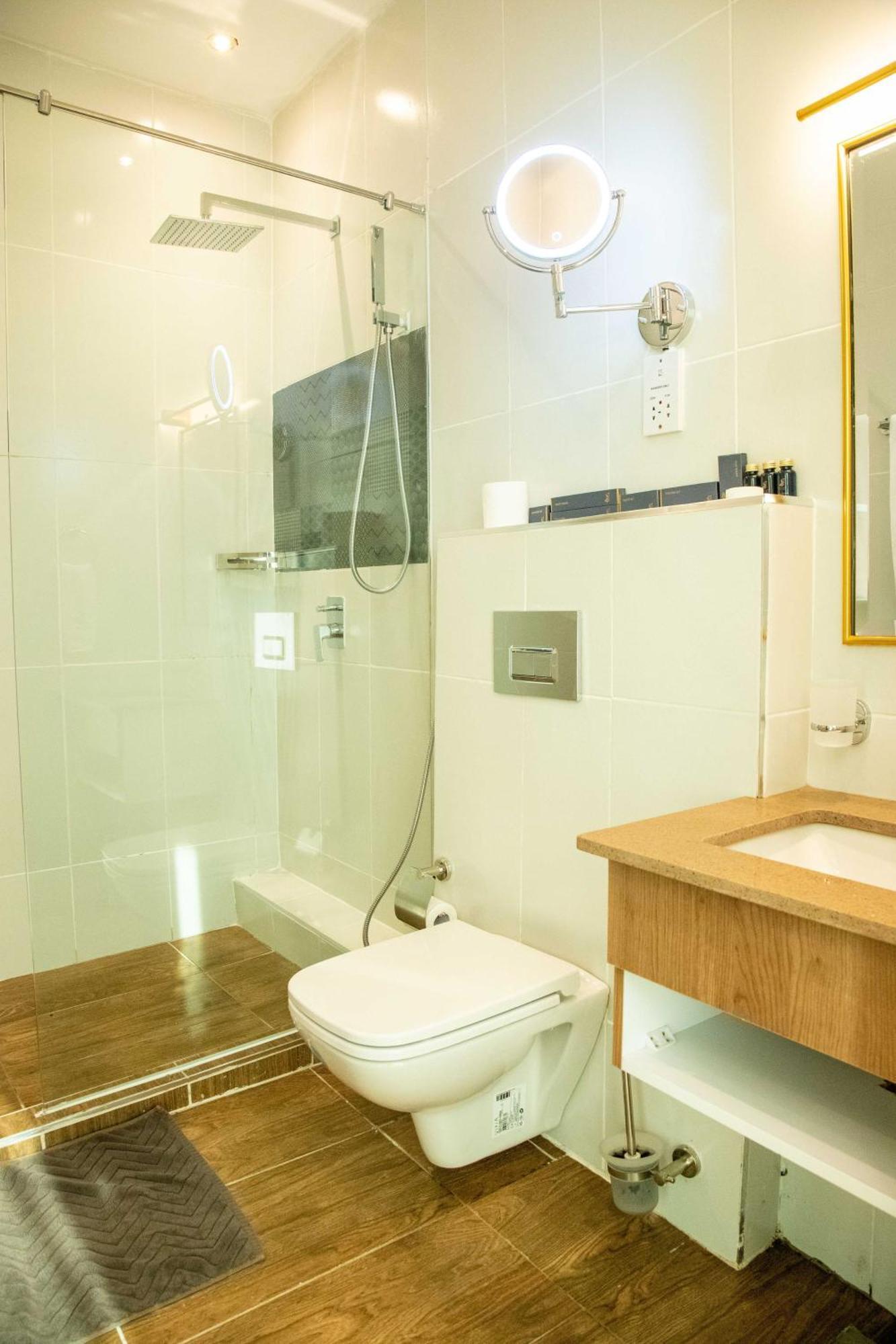 Hotel Gigiri Lion