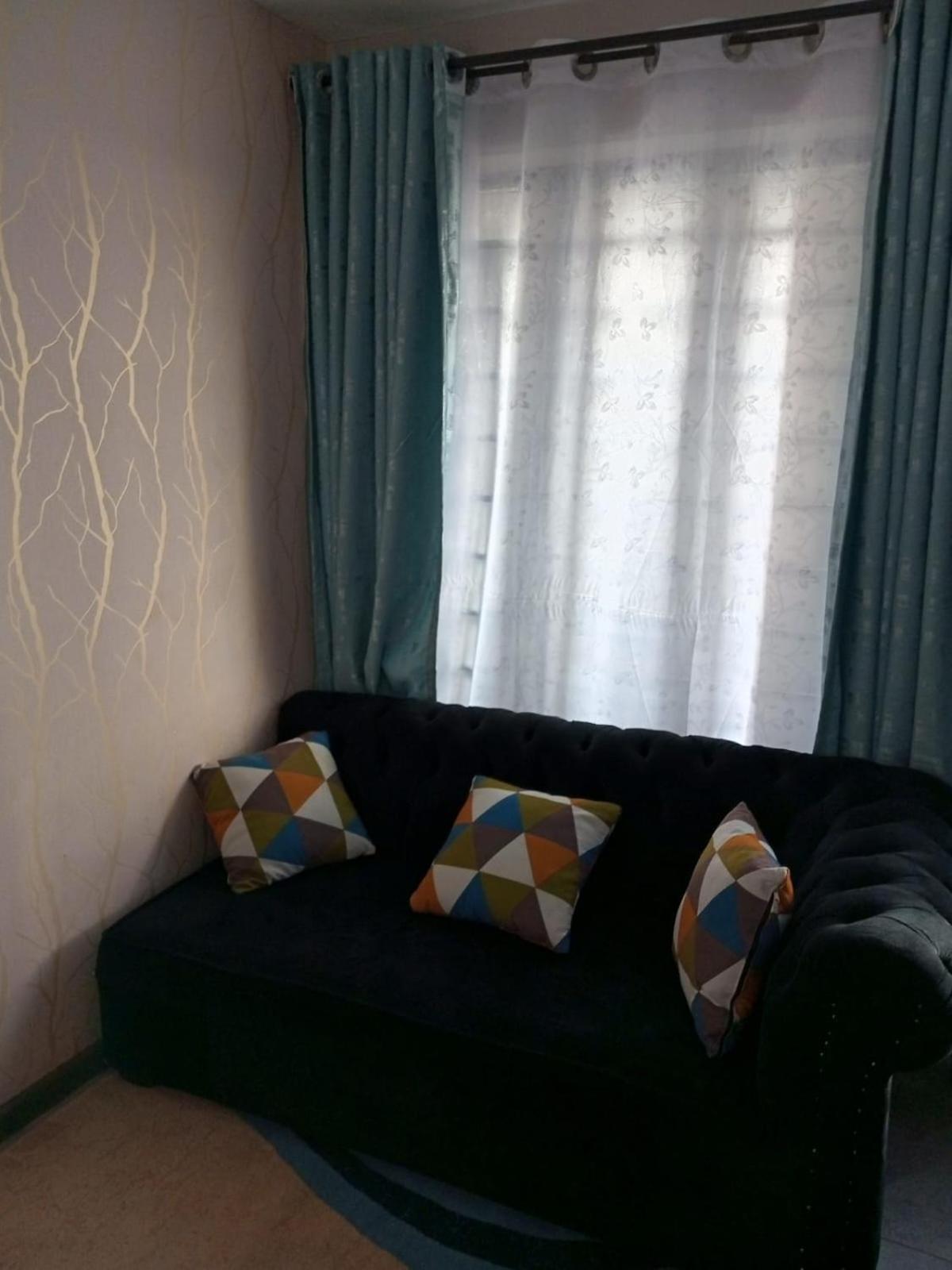 Secure 1 Bedroom + Lounge & 24hr Cafeteria Service Apartment