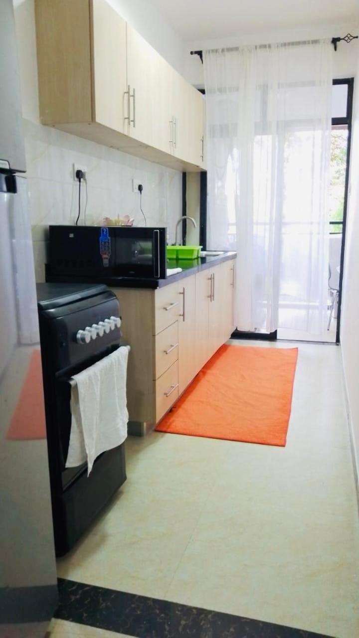 Apartment Denis Garden,2br, Gym,wifi,netflix,free Parking *