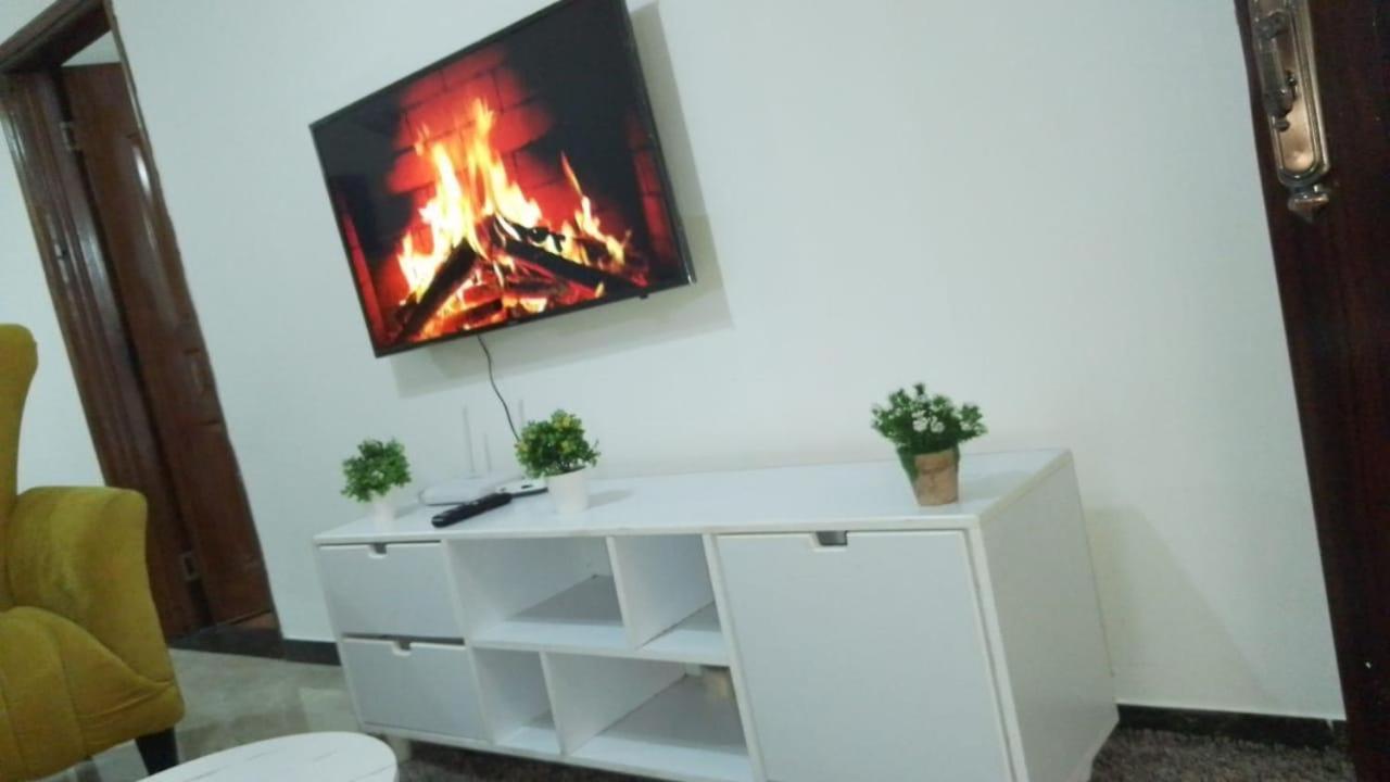 Denis Garden,2br, Gym,wifi,netflix,free Parking