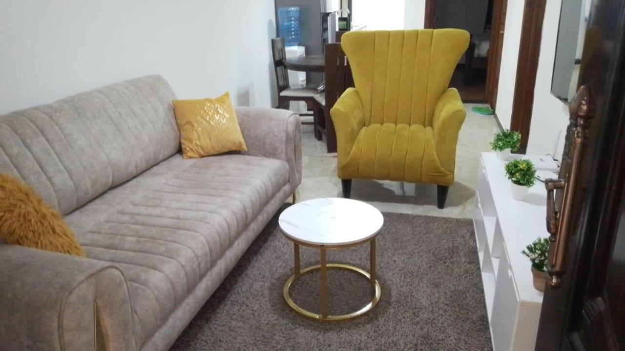 Denis Garden,2br, Gym,wifi,netflix,free Parking Apartment