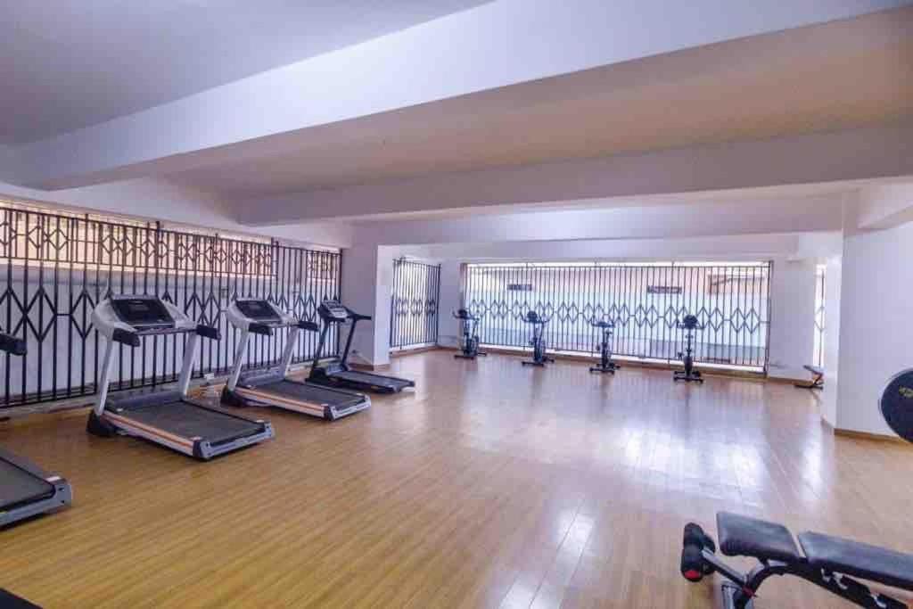 Denis Garden,2br, Gym,wifi,netflix,free Parking Apartment *