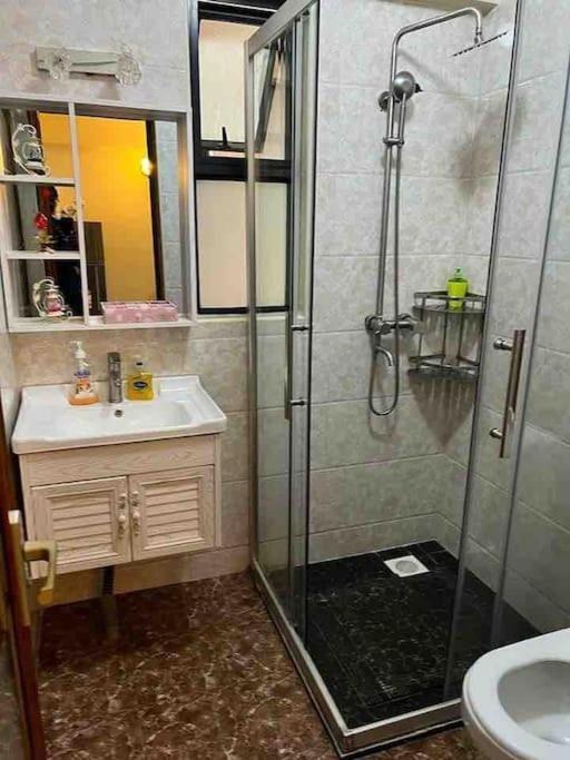 Apartment Denis Garden,2br, Gym,wifi,netflix,free Parking *