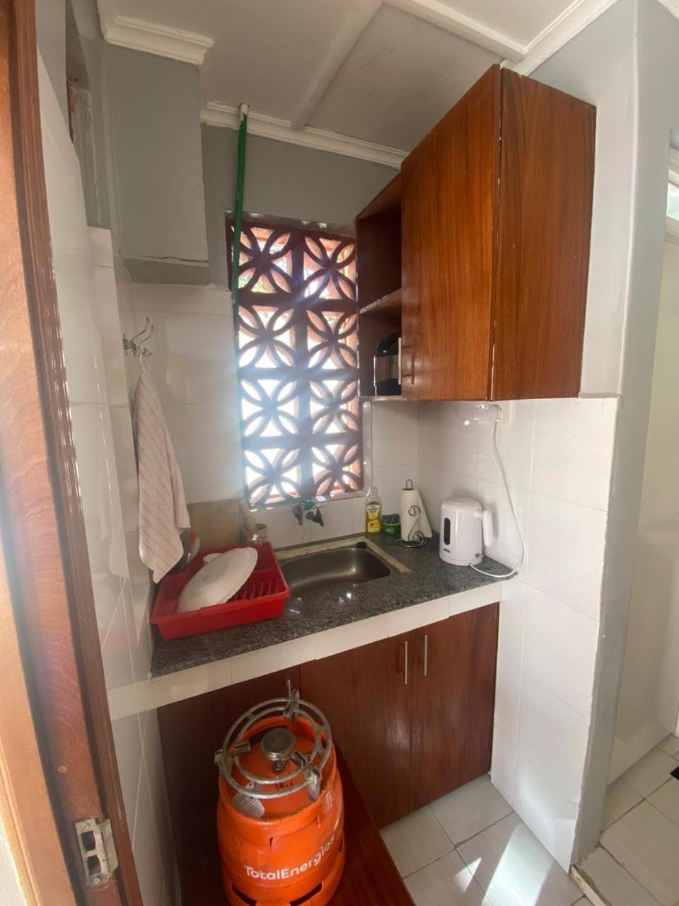 Quaint One Bedroom Near Main Airport Holiday home