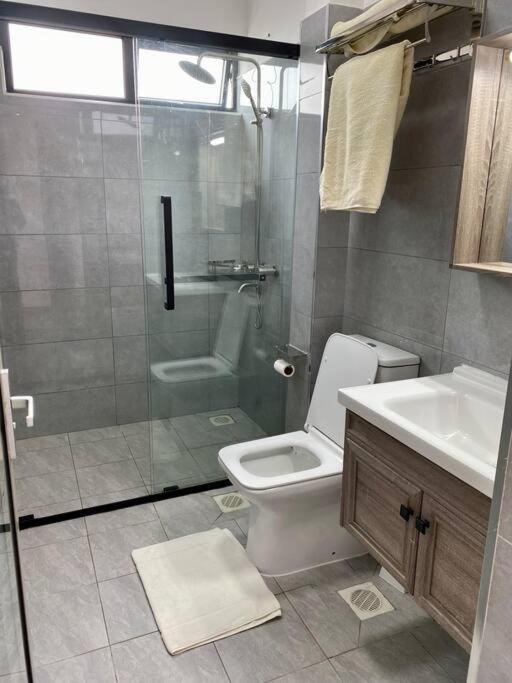 Gatundu Heights - Stylish New 2 Bed In Kileleshwa With Gym & Rooftop Terrace *
