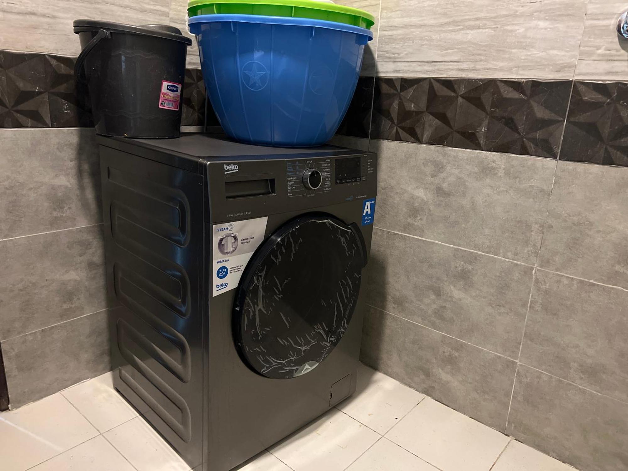 Apartment Fully Furnished 2 Bedroom With A Spacious Balcony Behind Gateway Mall 10 Minutes To Jkia,5min To Sgr With Ac,washing Machine And Lift *