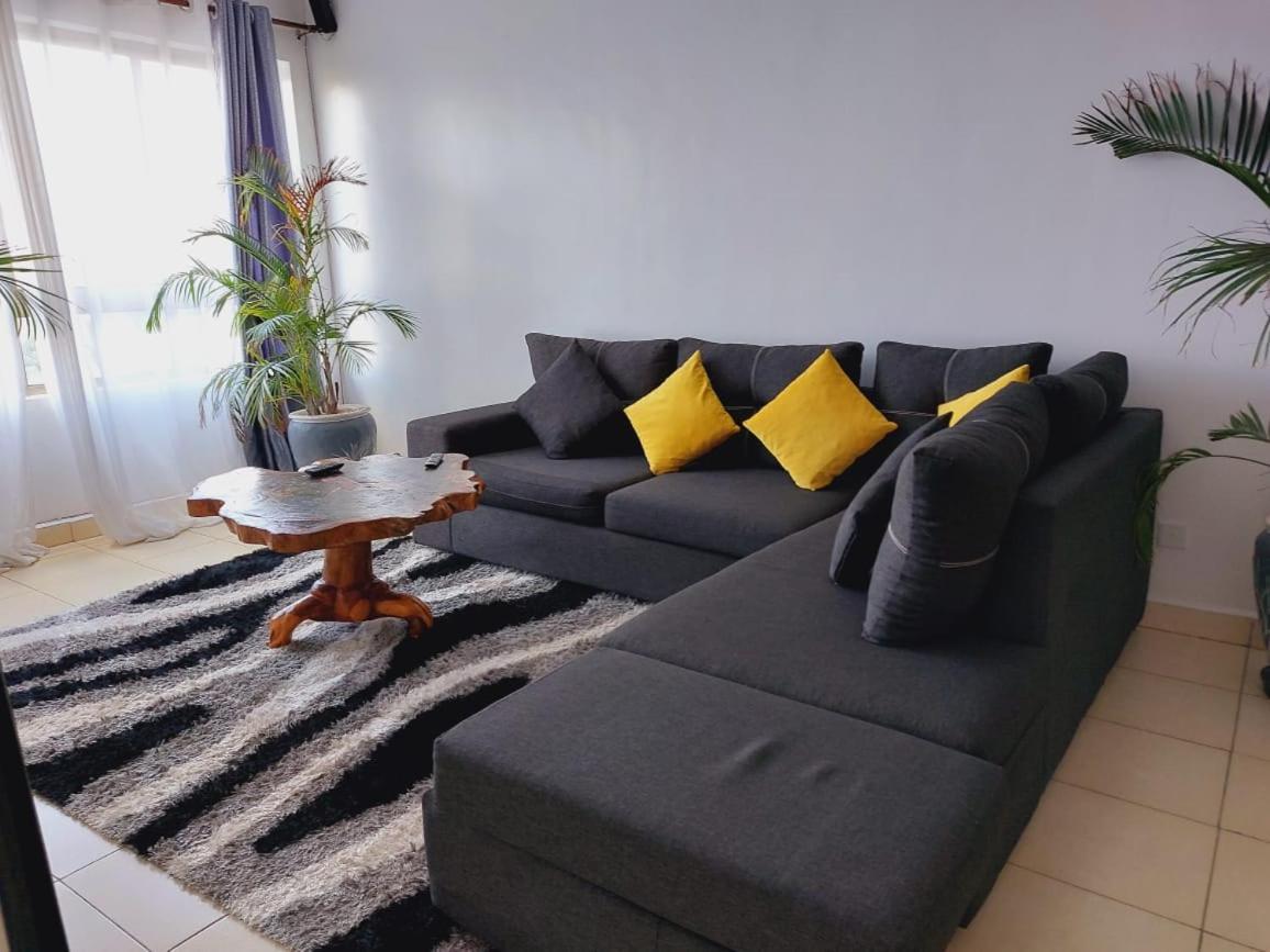 Strategically Located 3 Bedroom 15minutes From The Airport *