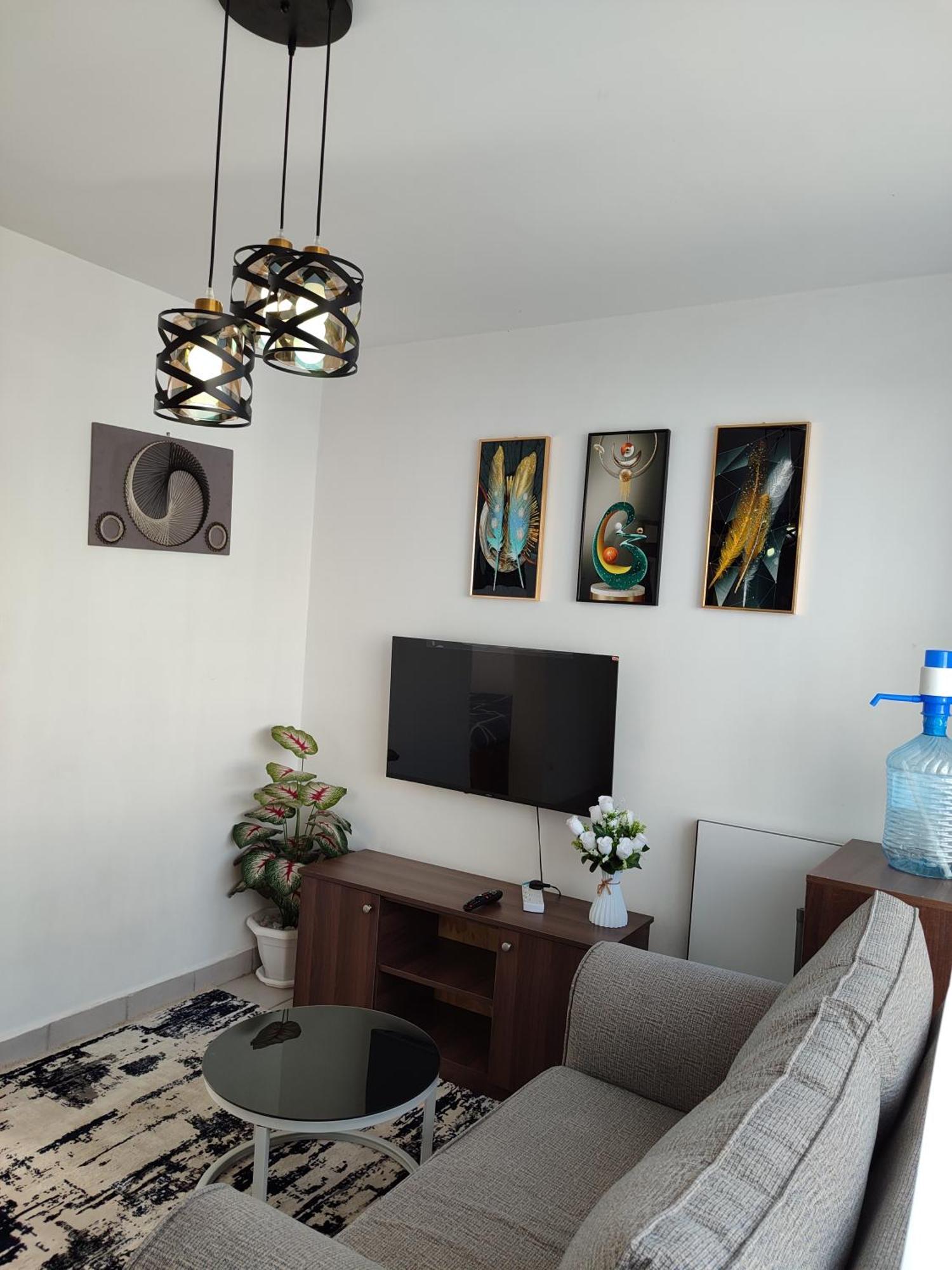 The Royal Gem, One Bedroom Unit In Apartment