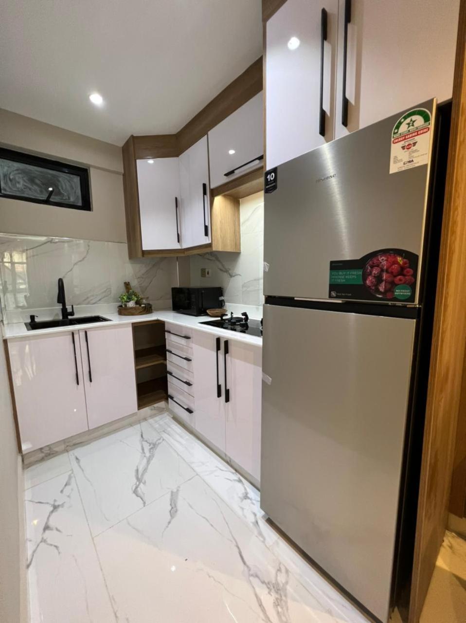 Elegant 1 Bedroom On Wood Avenue Apartment *