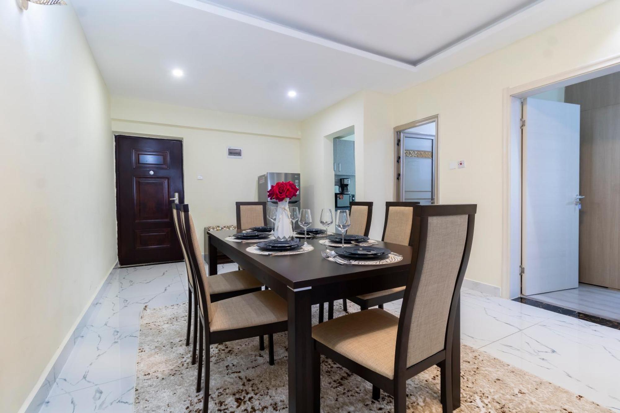 Apartment Luxurious Living In Kilimani: Spacious 3 Bedroom Awaits