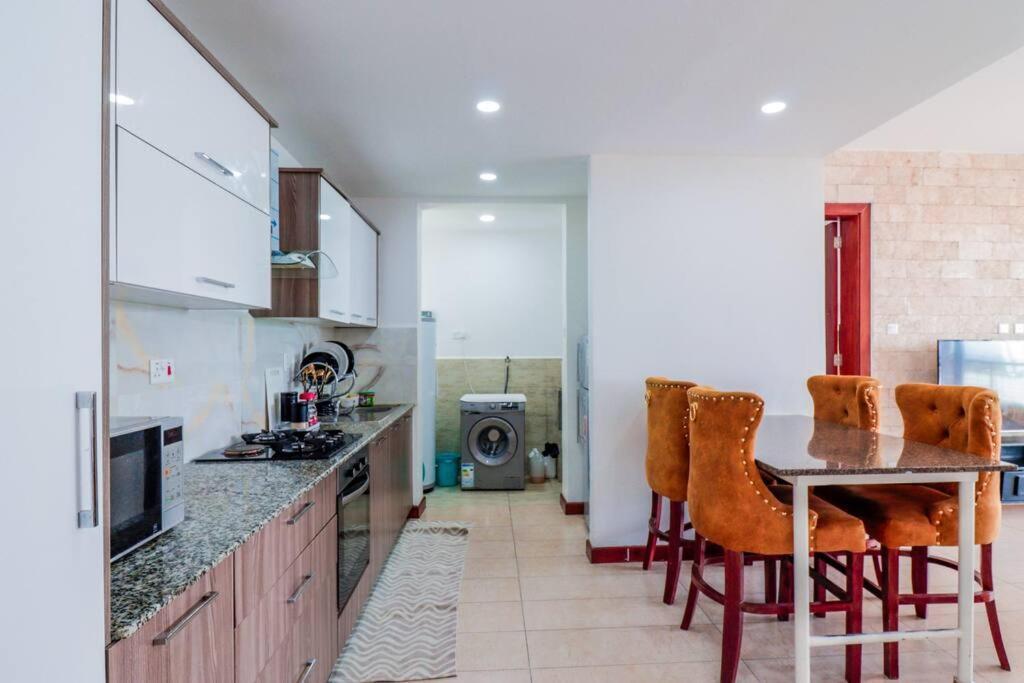 Luxury 2 Bdrm Ensuite In Kilimani With Balcony Views Apartment Nairobi