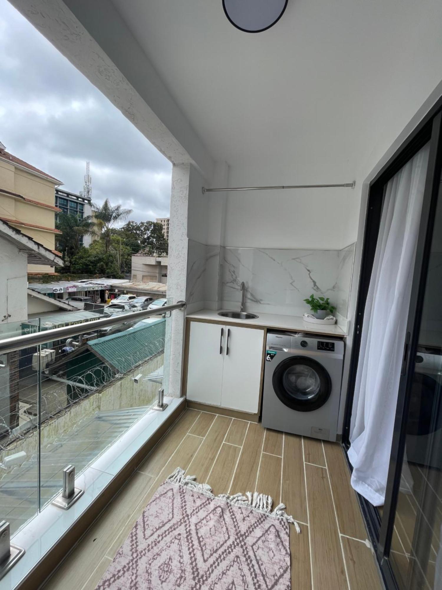 Apartment Elegant 1 Bedroom On Wood Avenue *