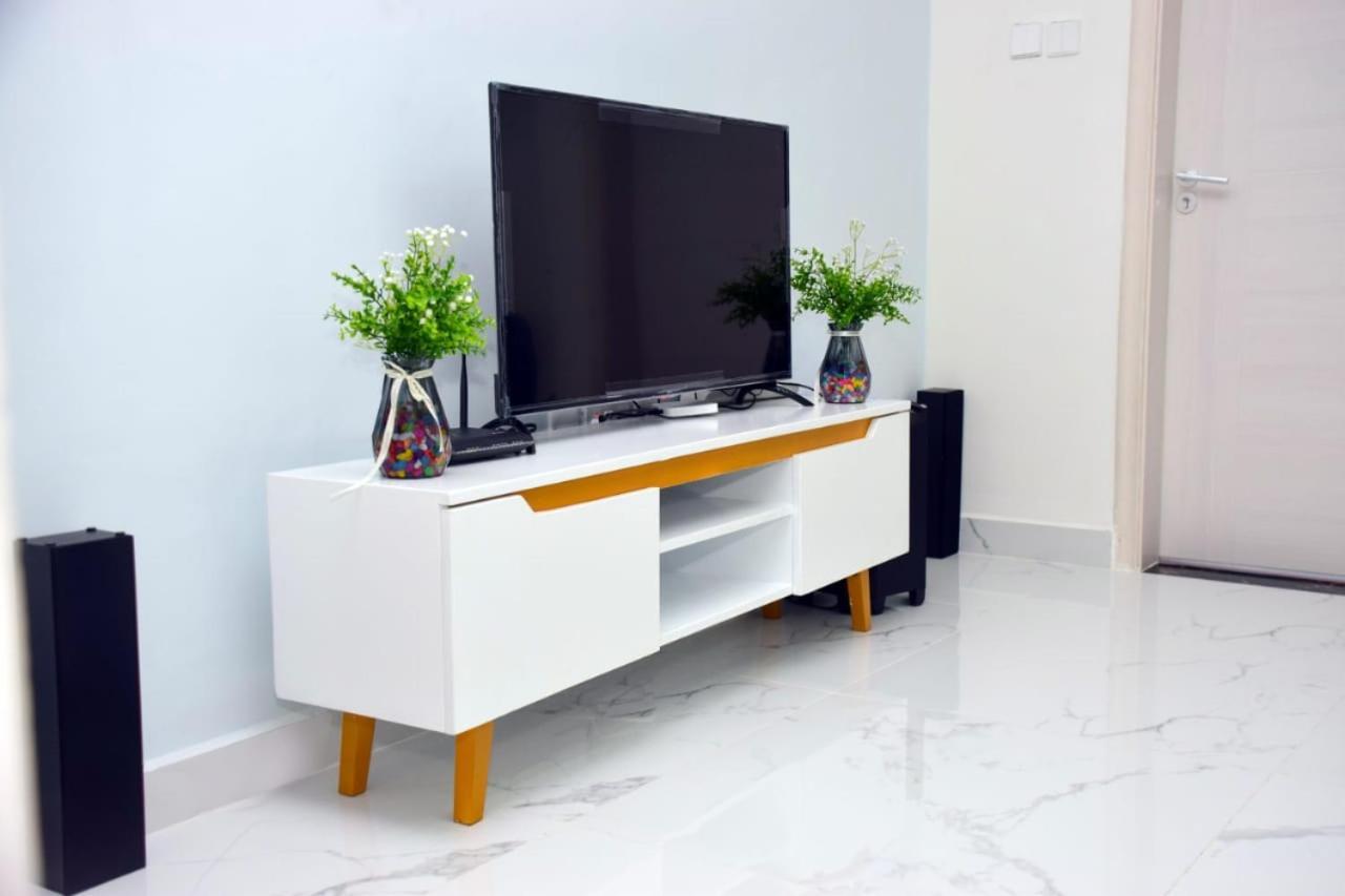 Modern And Spacious With Parking Apartment *