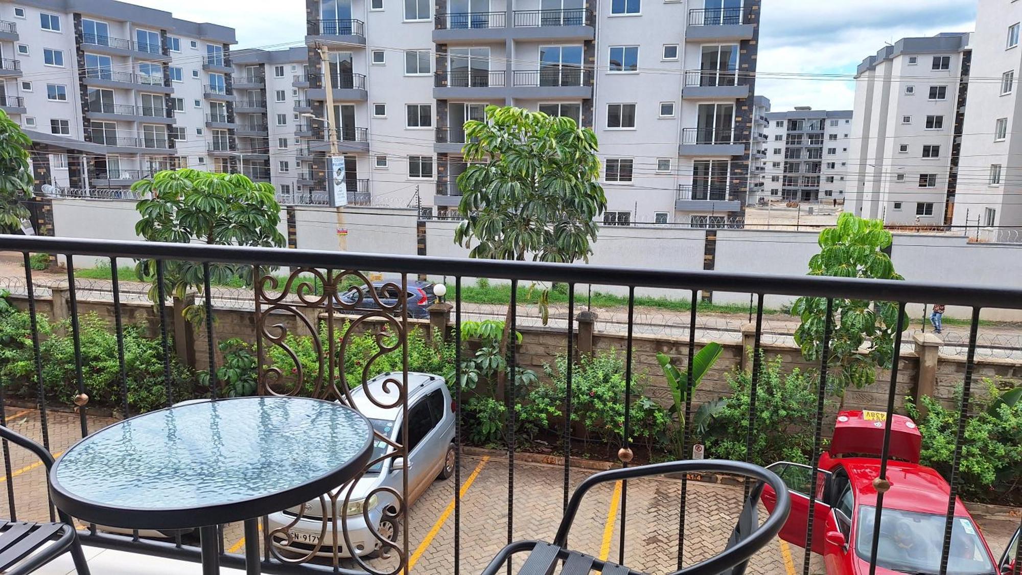 Luxury 2 Bed Near Airport And Sgr Apartment
