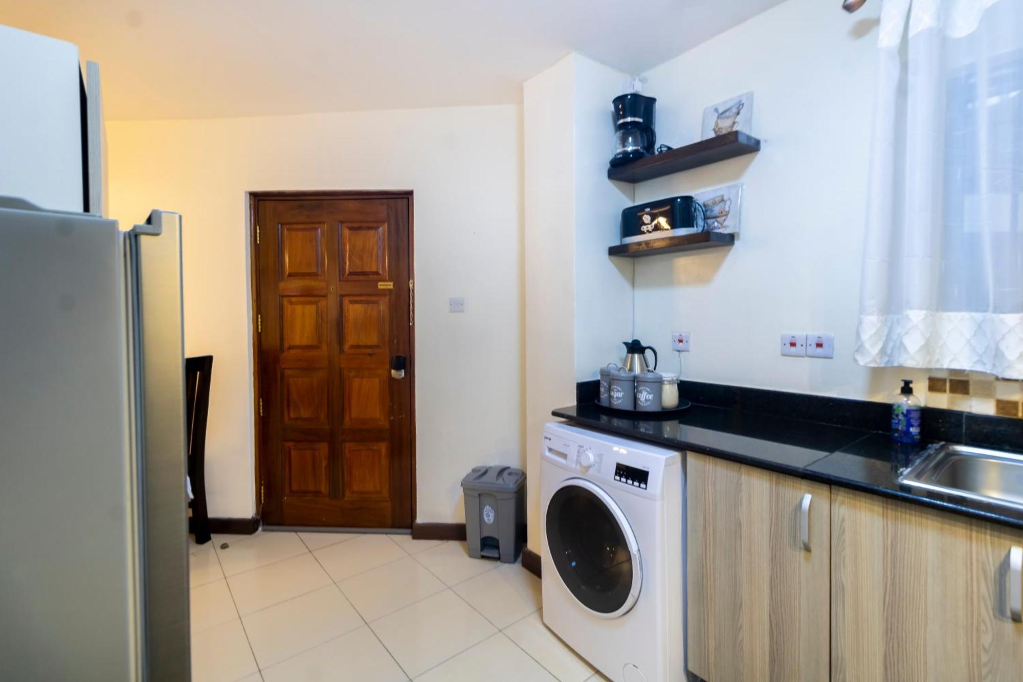 Serenity Retreat - 2 Bed With Pool & Gym Apartment