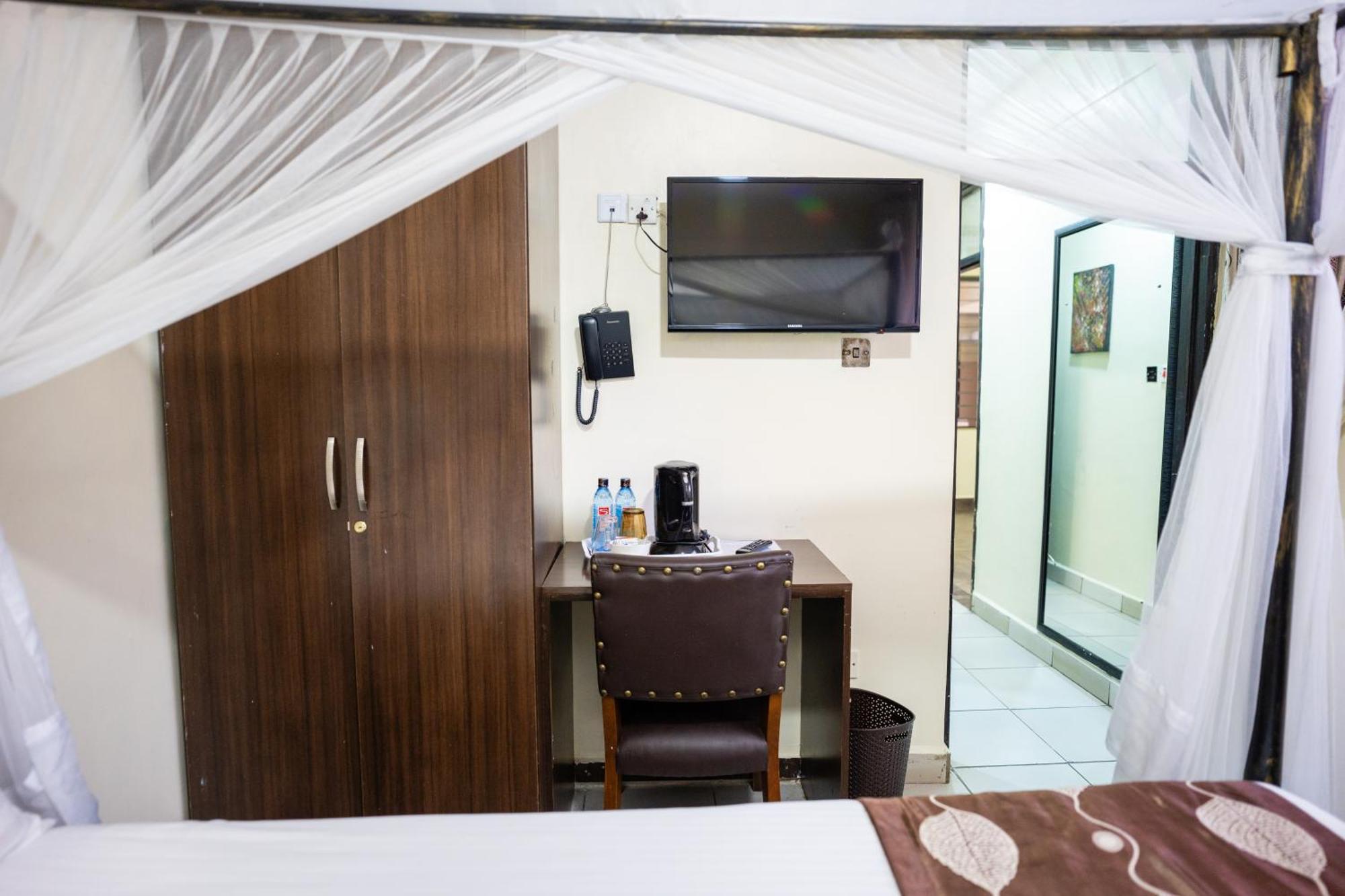 Hadassah Hotel 3*