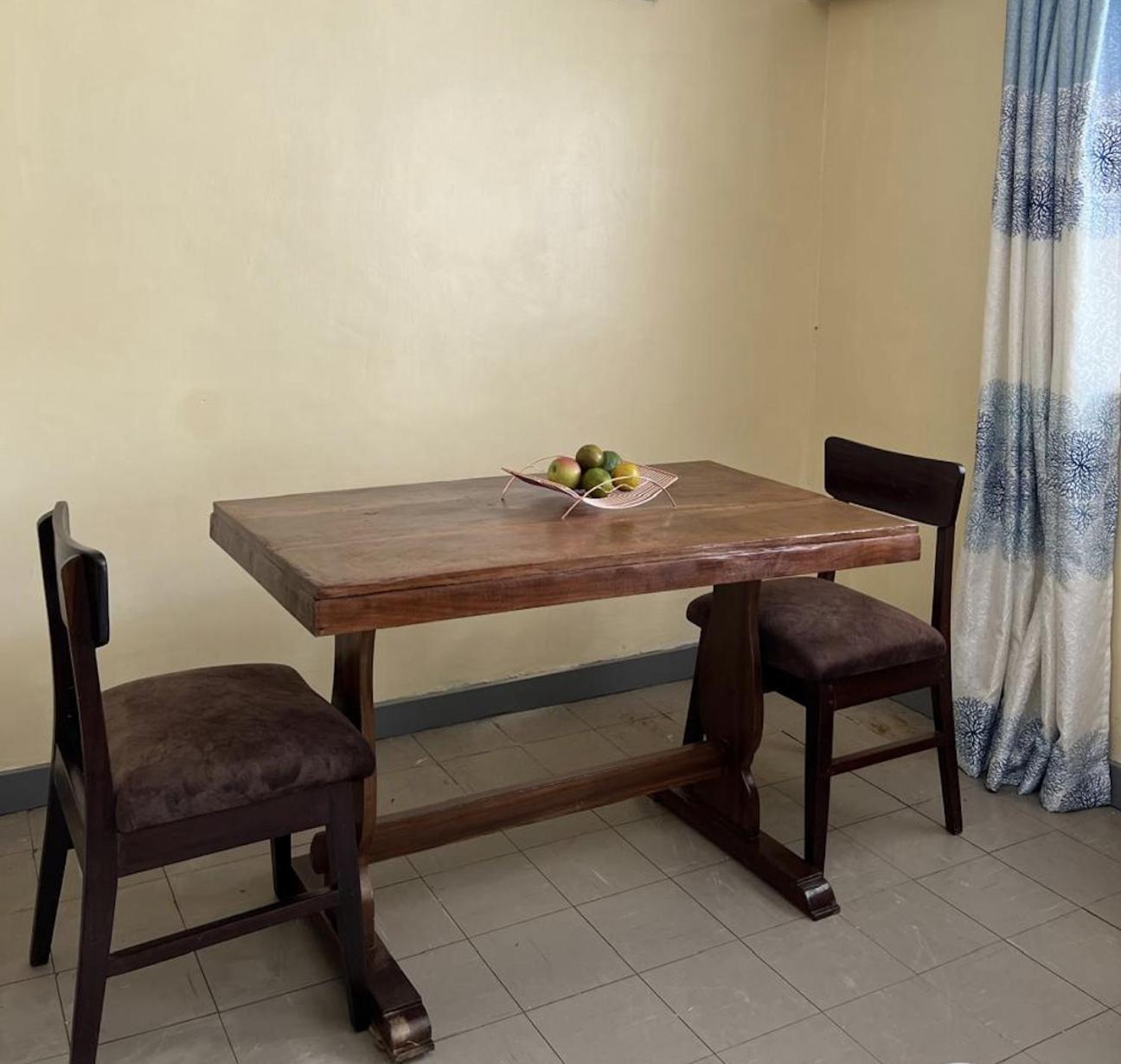 Diggz - Private Townhouse, Garden Views Near Junction Mall Holiday home