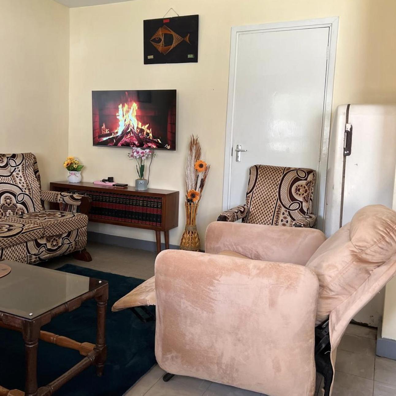 Diggz - Private Townhouse, Garden Views Near Junction Mall Holiday home