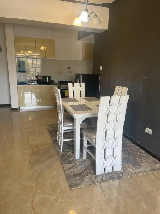 Apartment 2 Bedroom Ensuite Kilimani, A Cozy Luxury Living