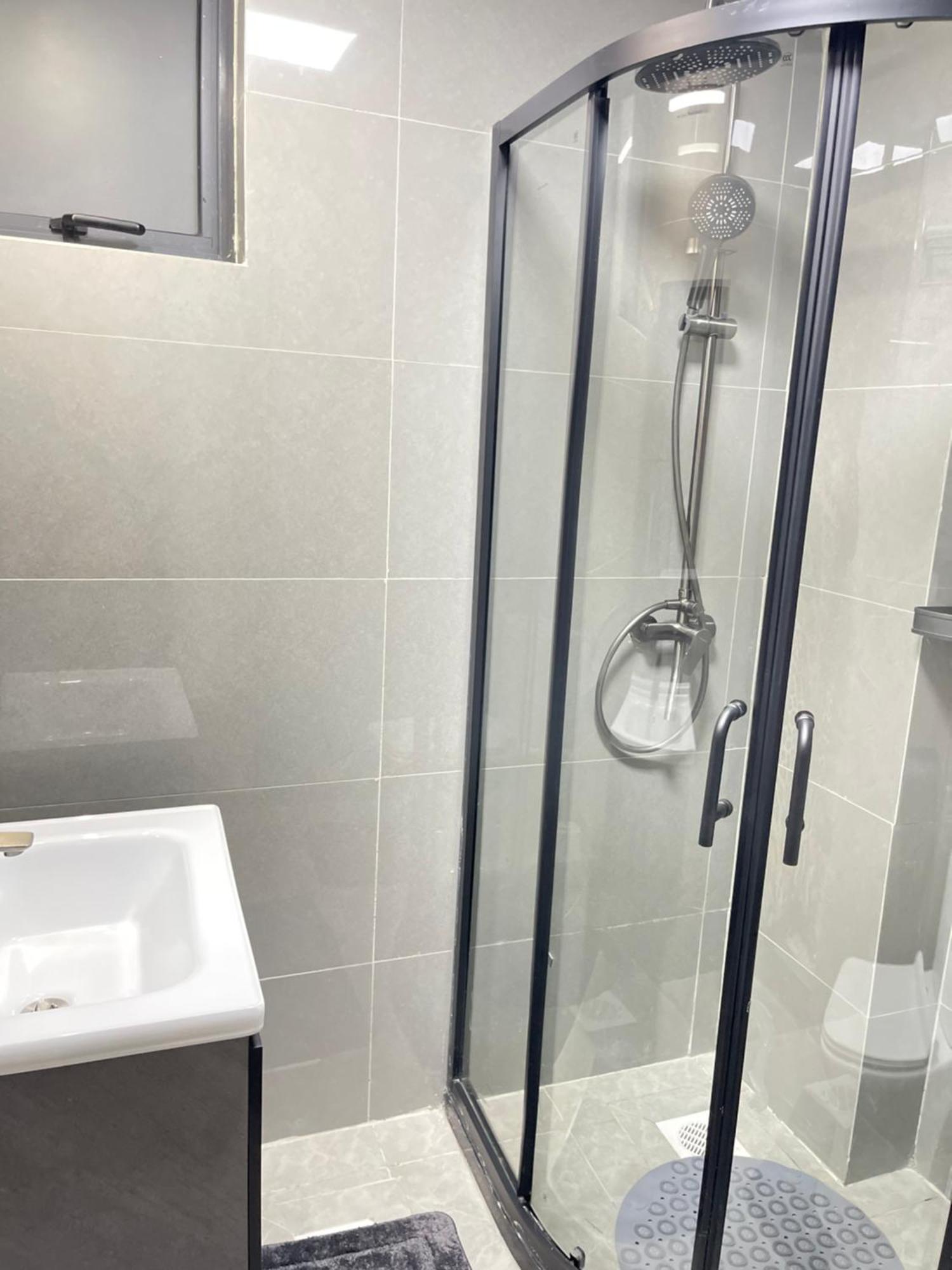 2 Bedrooms In Riverside Drive *