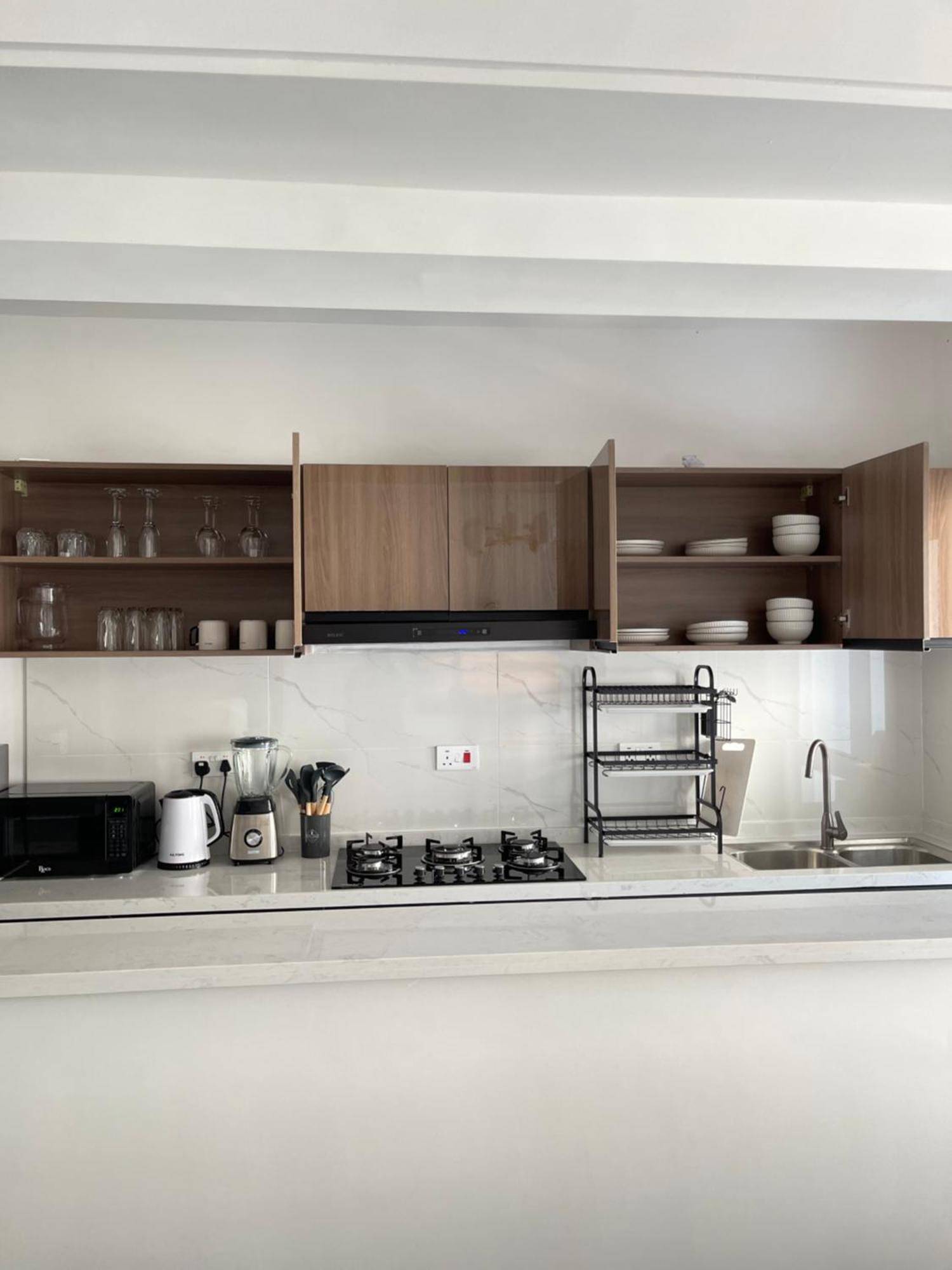 2 Bedrooms In Riverside Drive Apartment *