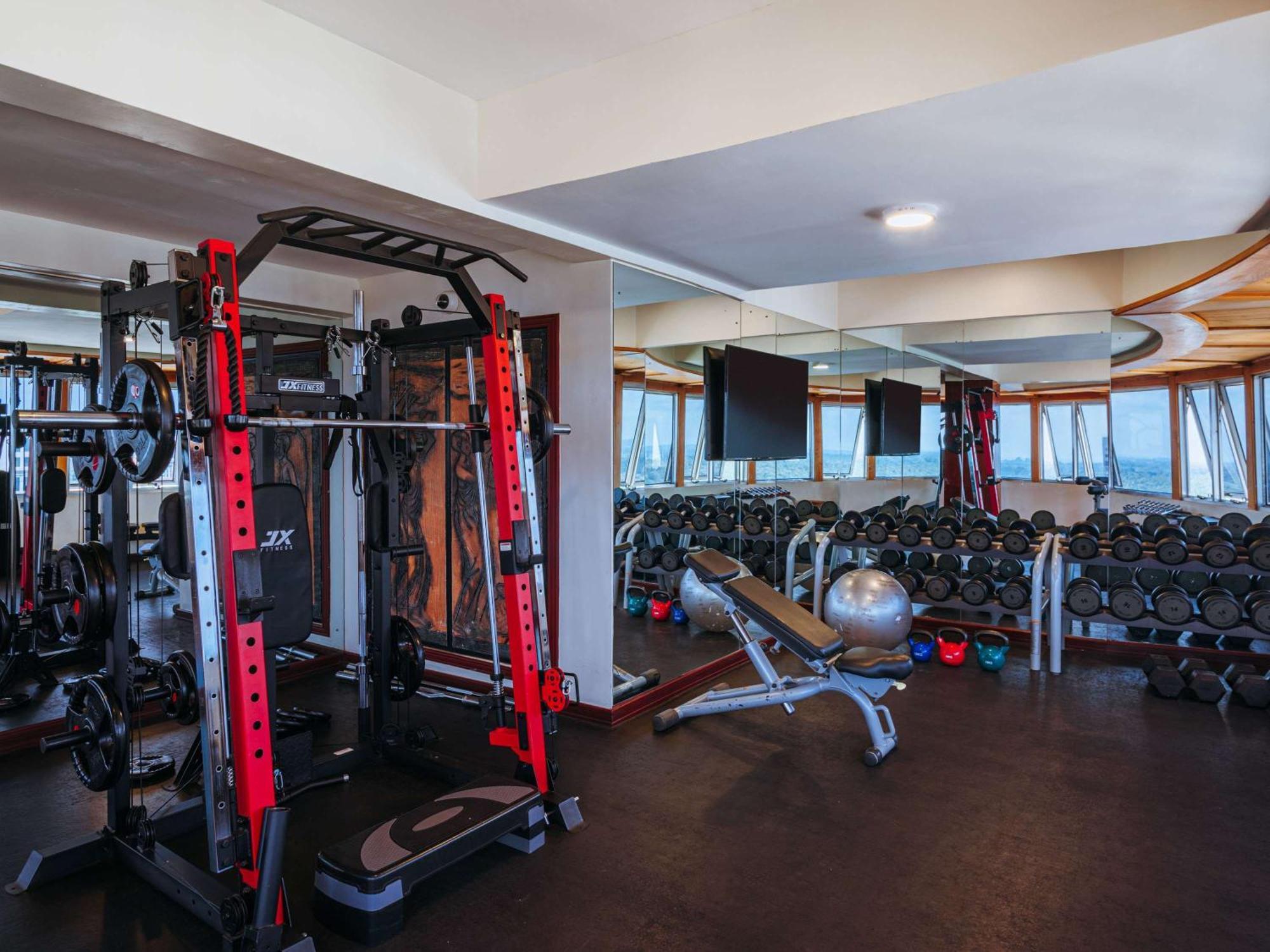 Hotel Moevenpick & Residences 5*