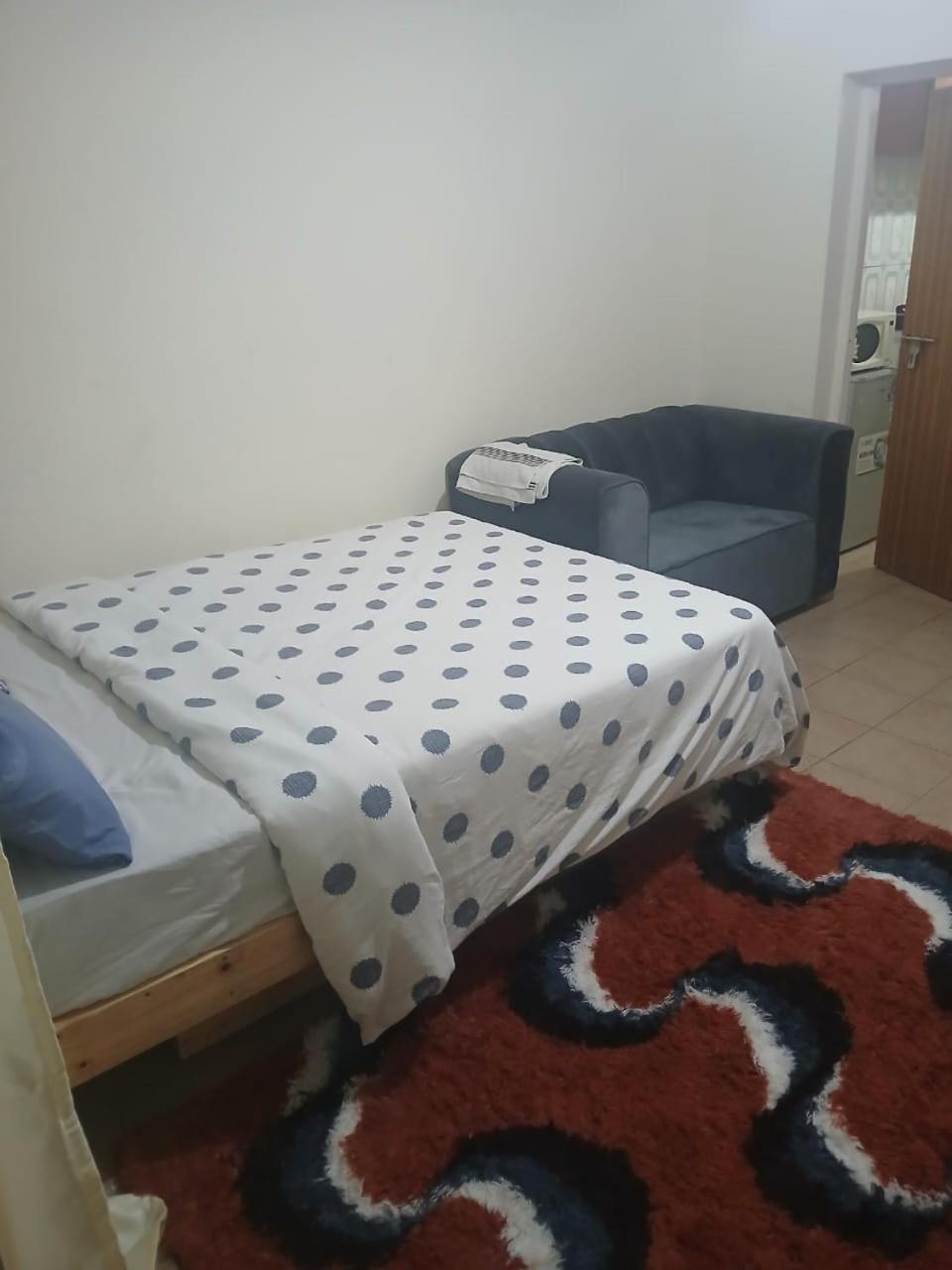 Bed & Breakfast Studio Space