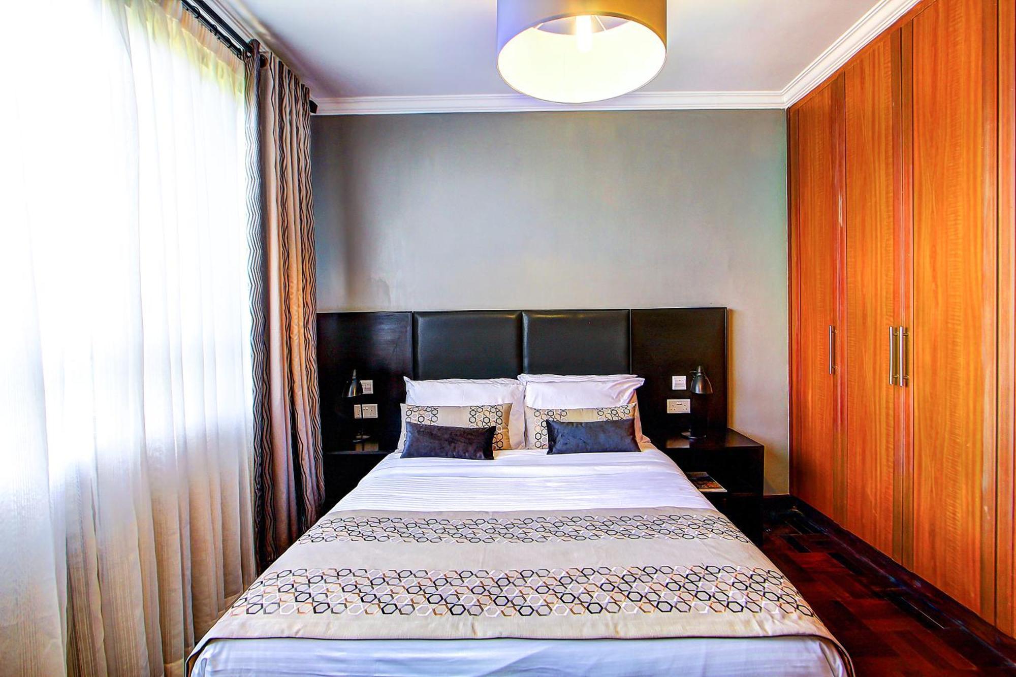 Nelson's Court Serviced 3*