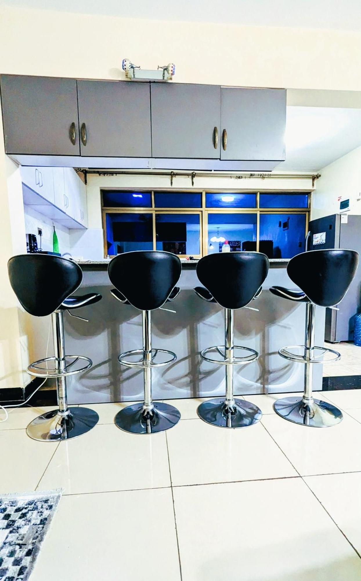 Apartment 4br Family Haven *