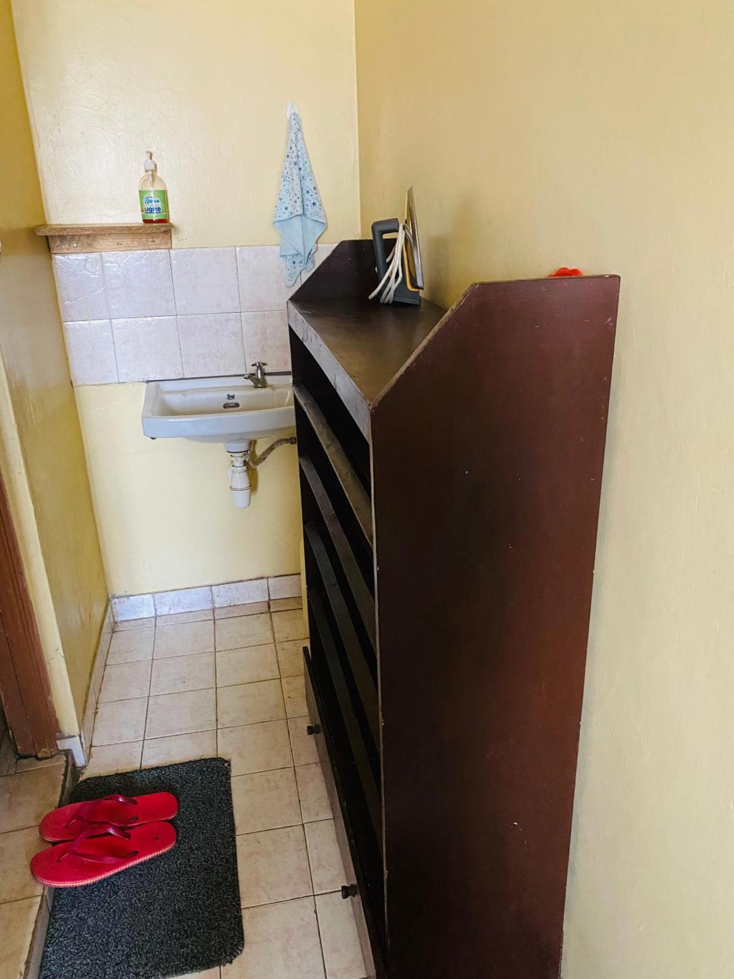 Cozy Sleek One Bedroom Around Caltex Donholm Apartment Nairobi