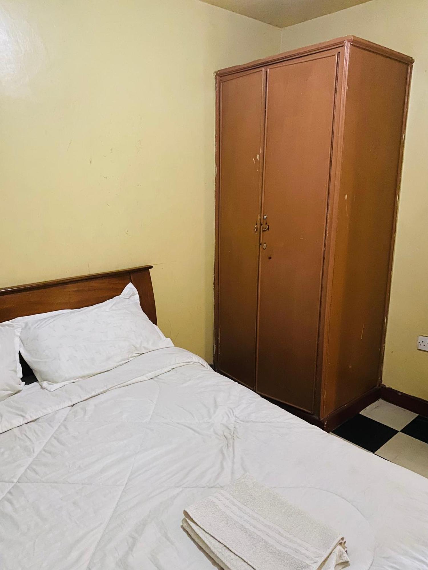Apartment Cozy Sleek One Bedroom Around Caltex Donholm
