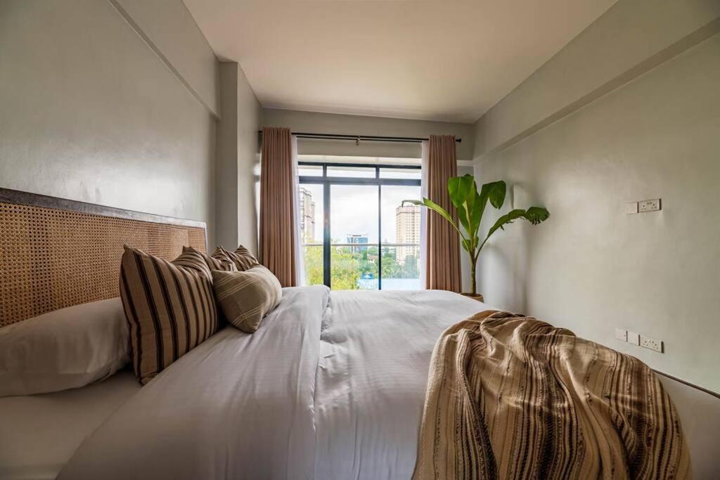 Lush Retreat Near Yaya Center With Pool, Gym & Views Apartment