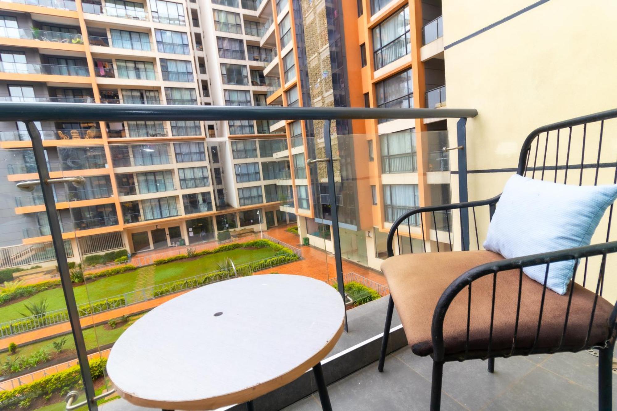 Modern Luxe 2 Bed With Pool & Gym Apartment *
