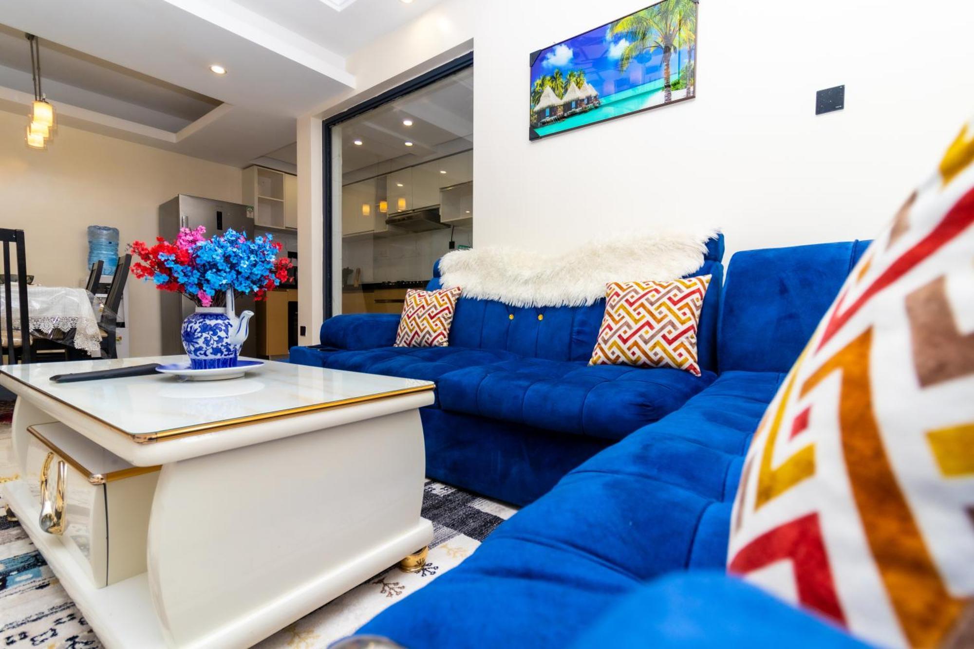 Modern Luxe 2 Bed With Pool & Gym Apartment
