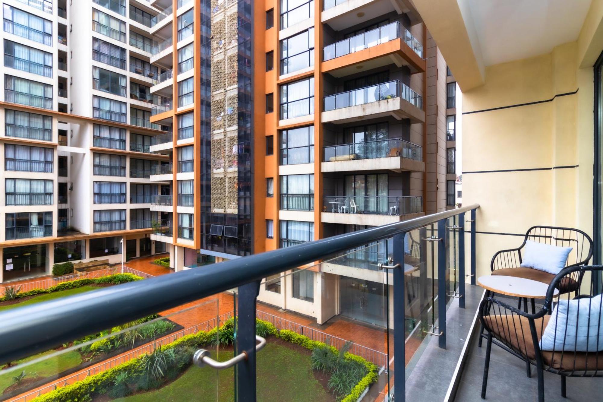 Modern Luxe 2 Bed With Pool & Gym Apartment *