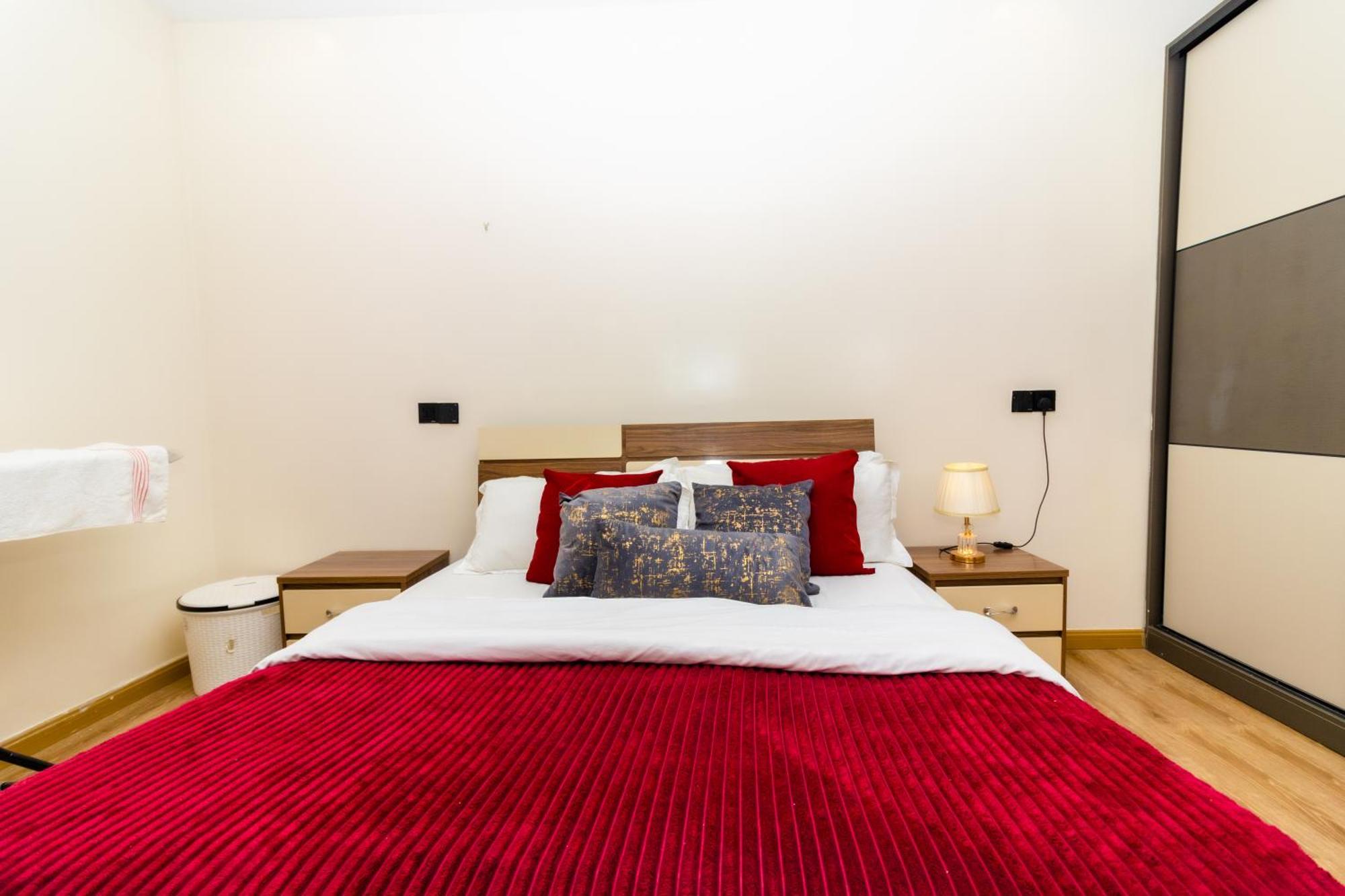 Modern Luxe 2 Bed With Pool & Gym