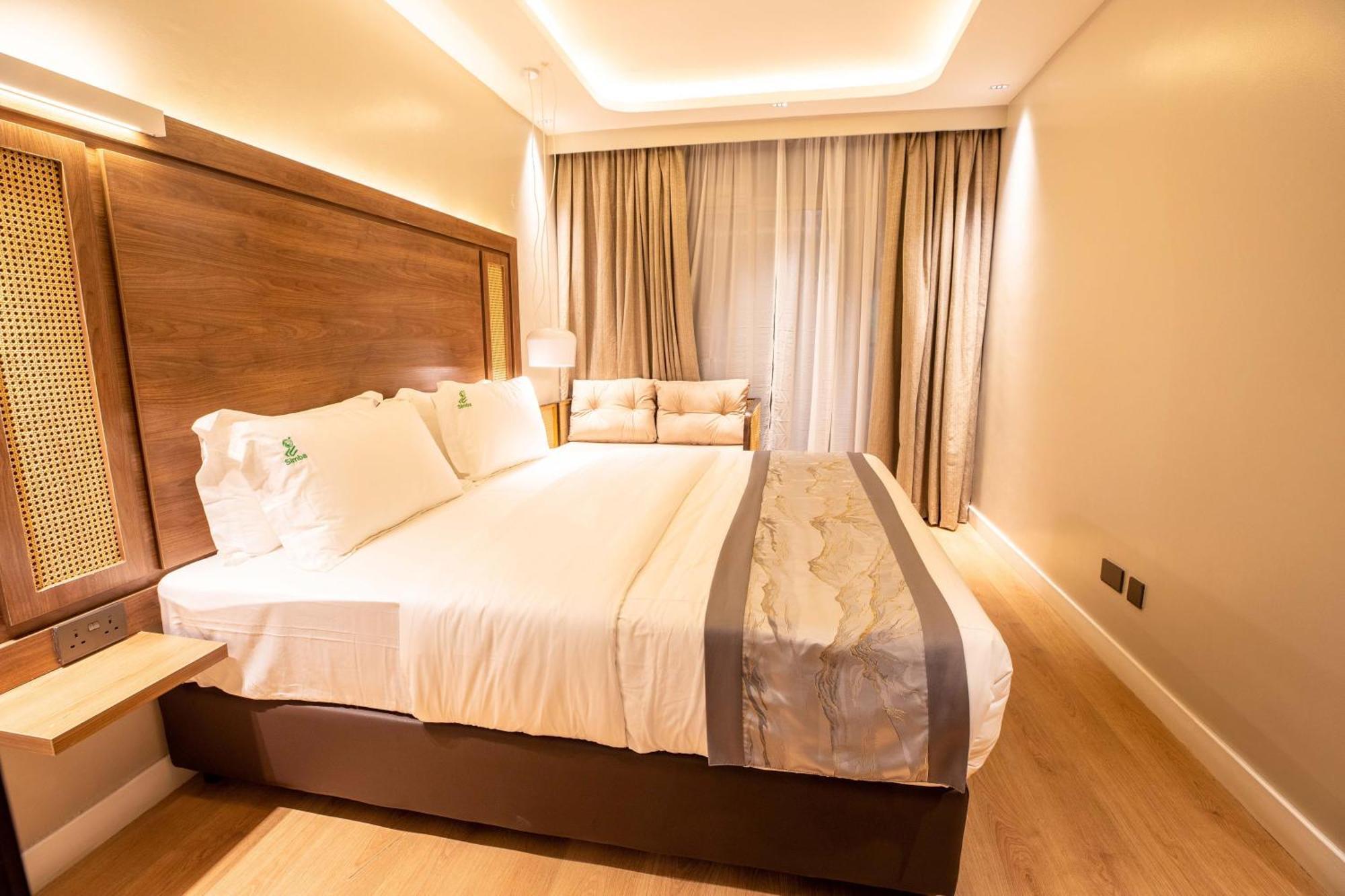 Lion Hotel *