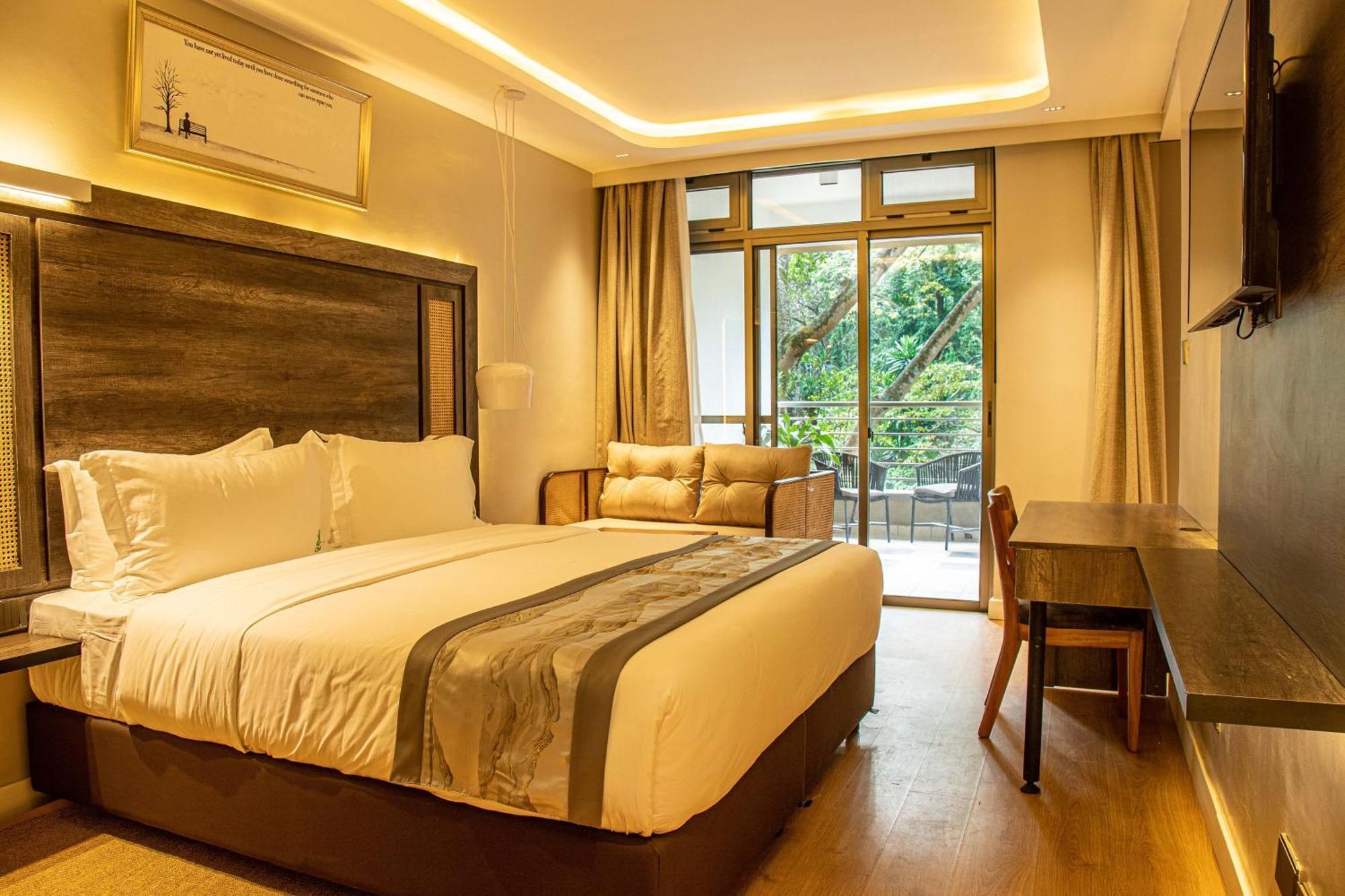 Lion Hotel *