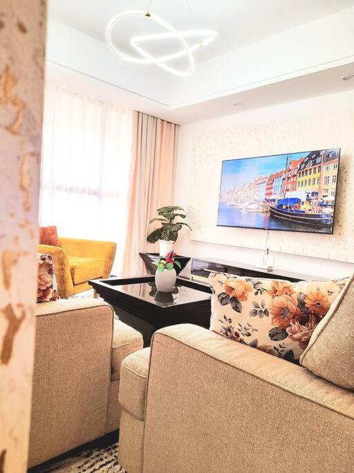 Brand New Cozy 2br With Heated Pool&gym