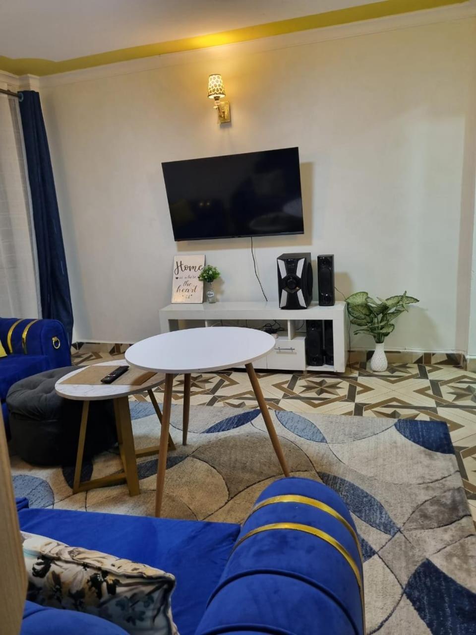 Modern 1 Bedroom With Free Parking Apartment *