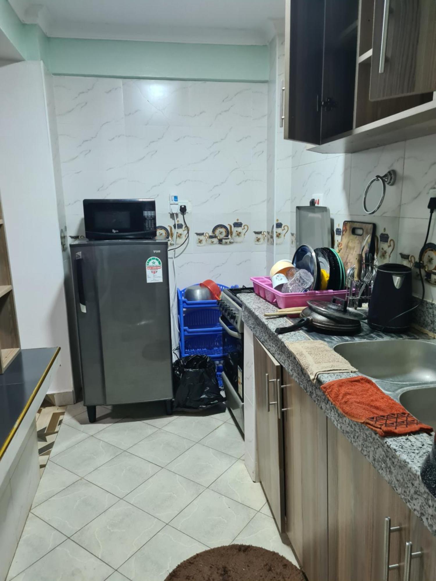 Modern 1 Bedroom With Free Parking Apartment *