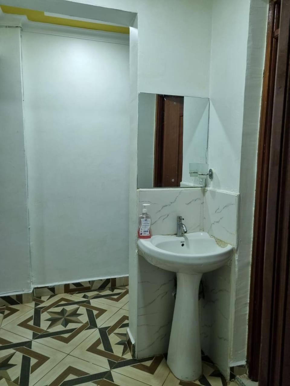 Modern 1 Bedroom With Free Parking
