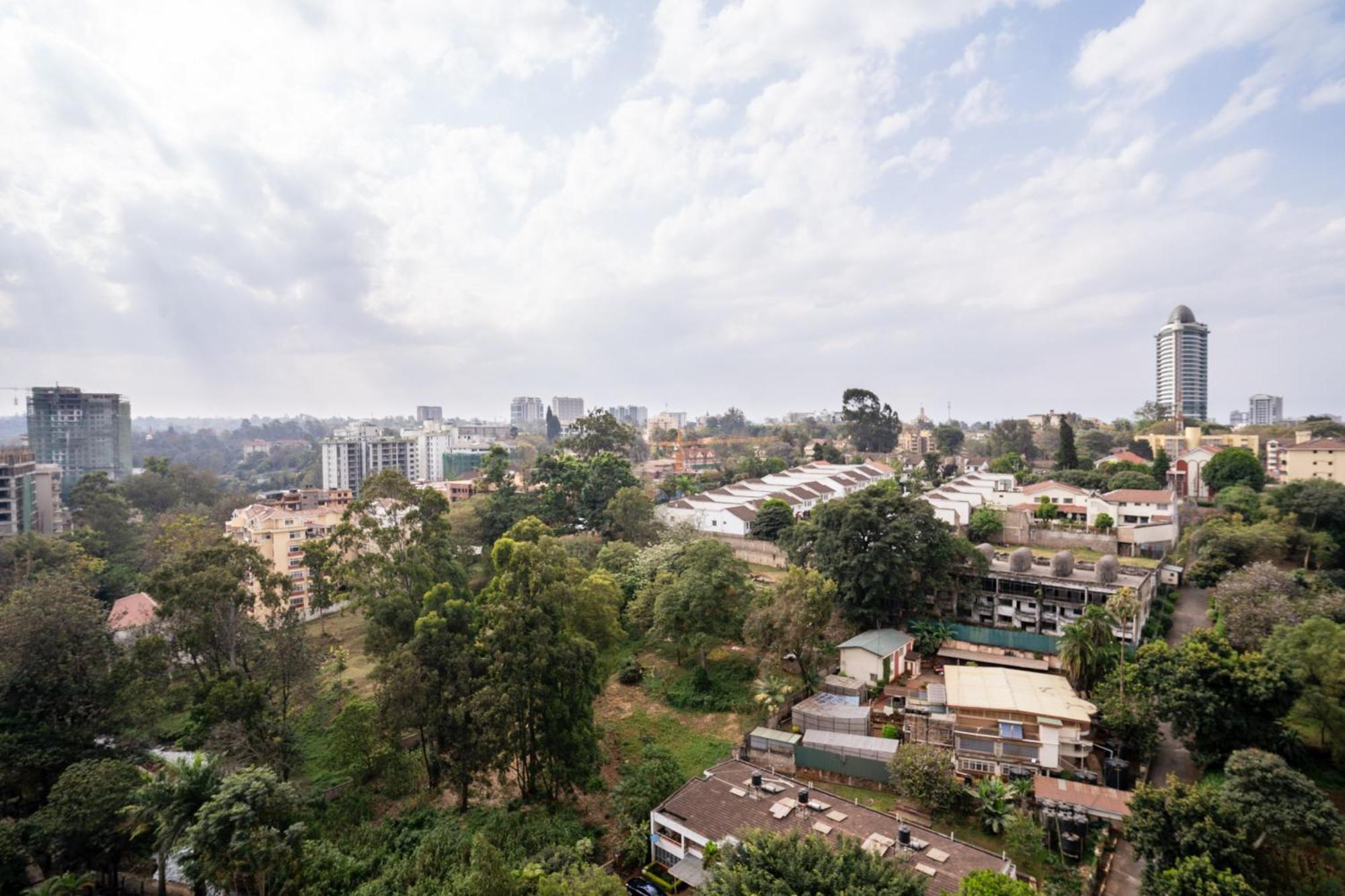 Airy With Gym, Stunning View At Riverside Apartment Nairobi